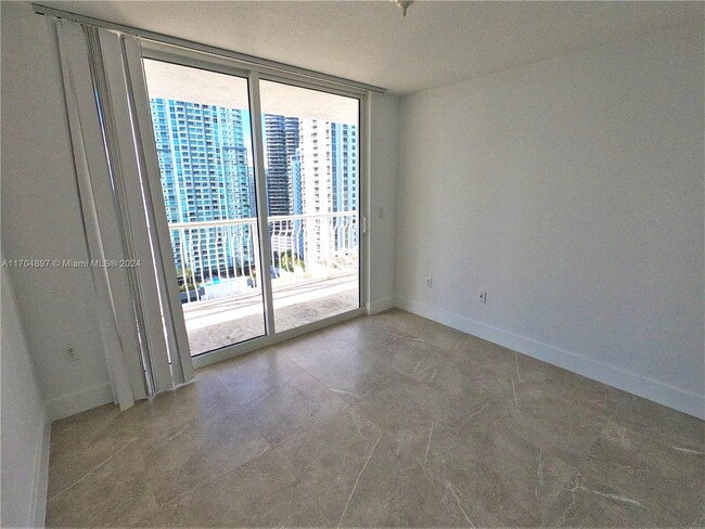 Building Photo - 1200 Brickell Bay Dr