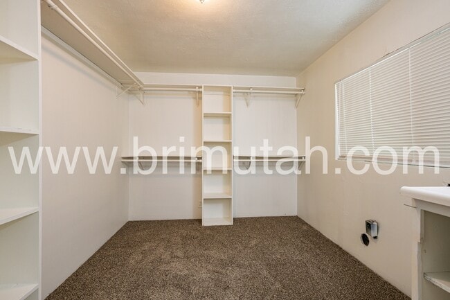 Building Photo - 1561 E 4945 S