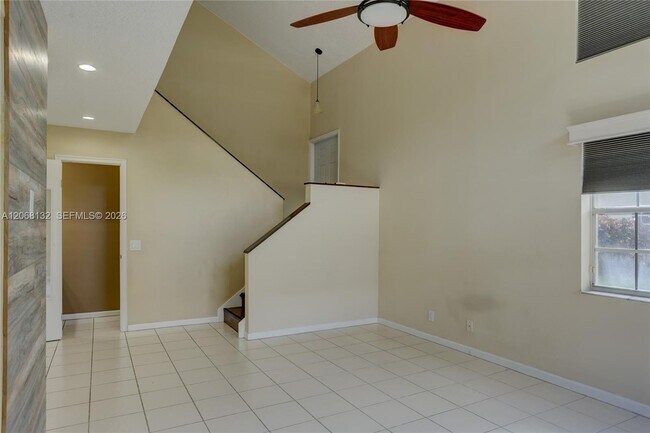 Building Photo - 6659 Via Regina