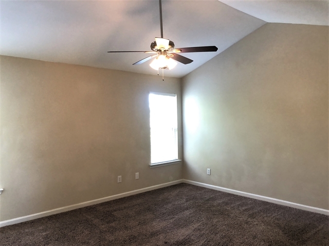 Building Photo - 612 Hanska Way
