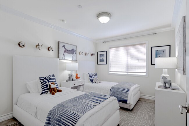 Building Photo - 123 S Clark Dr