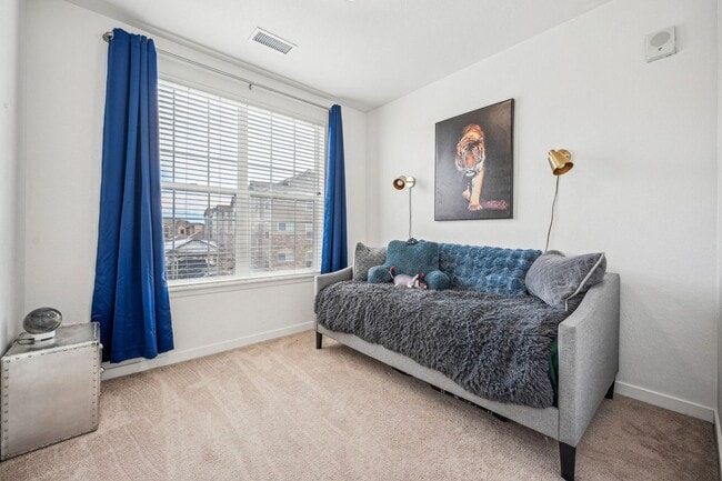 Building Photo - Spacious and Bright Modern 3-Bedroom Condo in Parker!