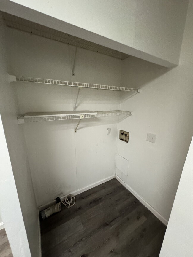 Building Photo - "Charming 1-Bedroom Retreat with Full & Ha...