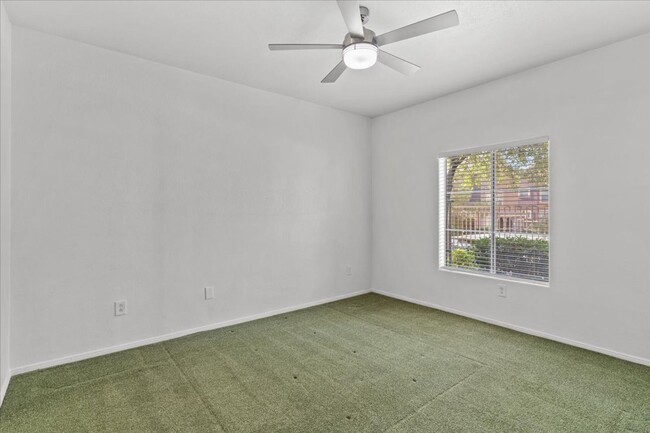 Building Photo - 2 Bedroom Condo Available in September!