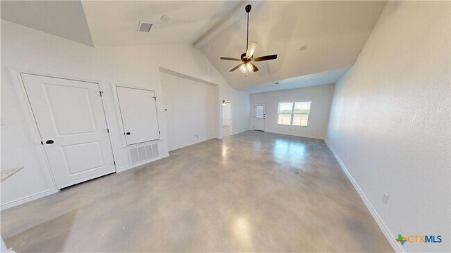 Building Photo - 905 Smoke Tree Ln