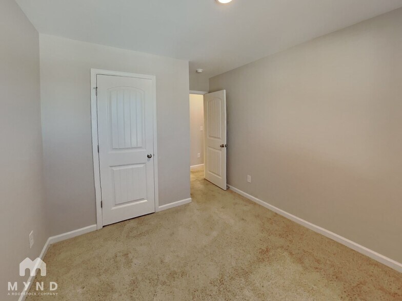 Building Photo - 5648 Union Pointe Dr