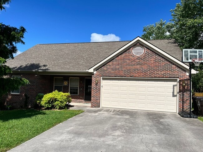 Primary Photo - 3BR 2BA One level, West Knox off Westland