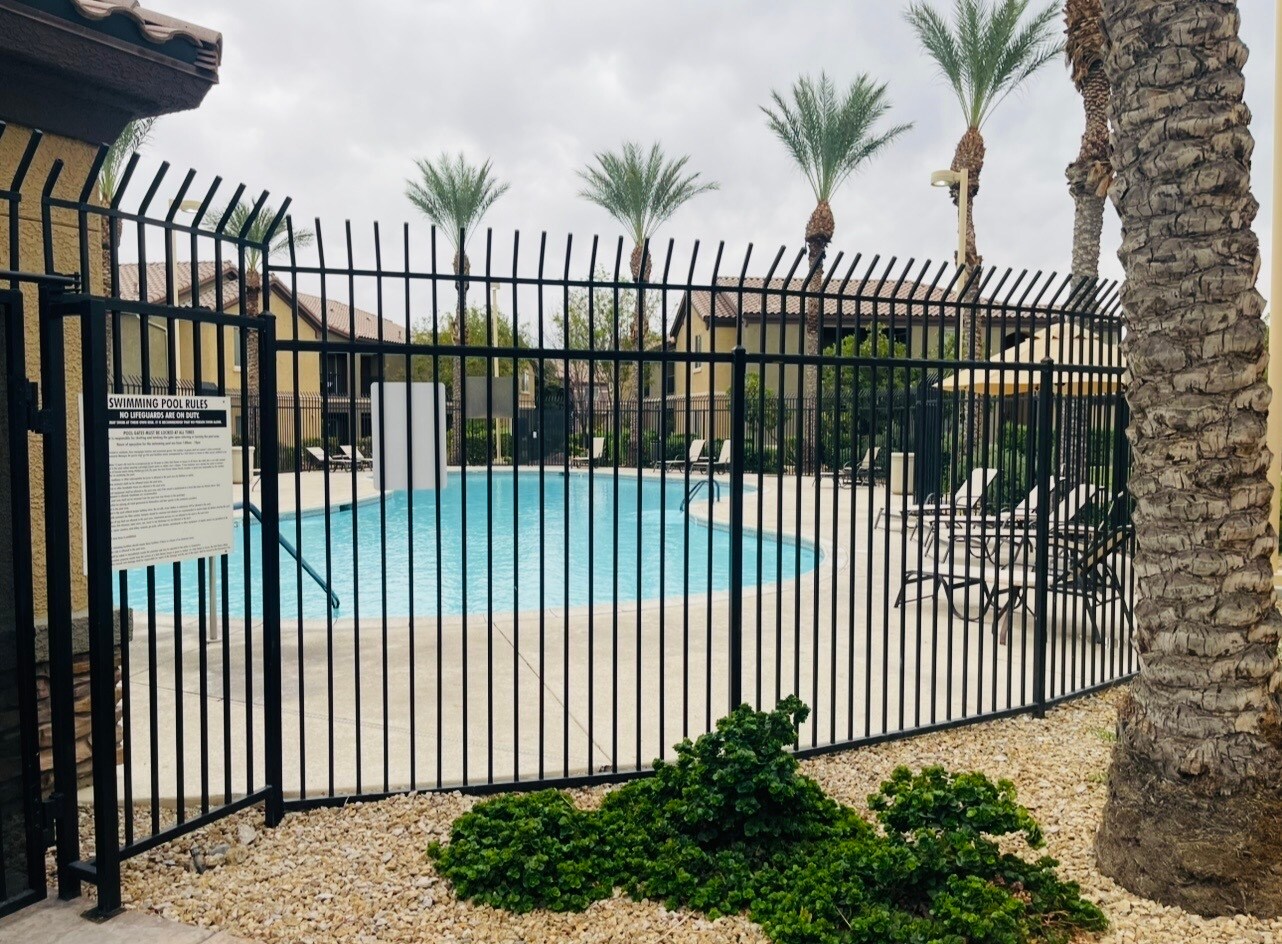 Building Photo - 6868 Sky Pointe Dr