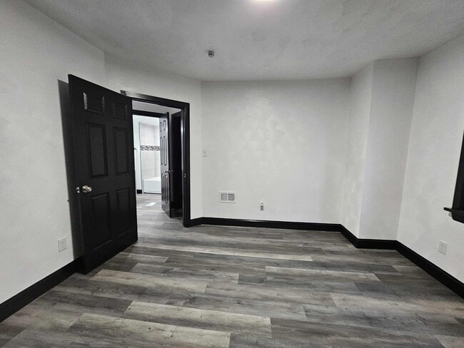 Building Photo - 1228 Clairhaven St