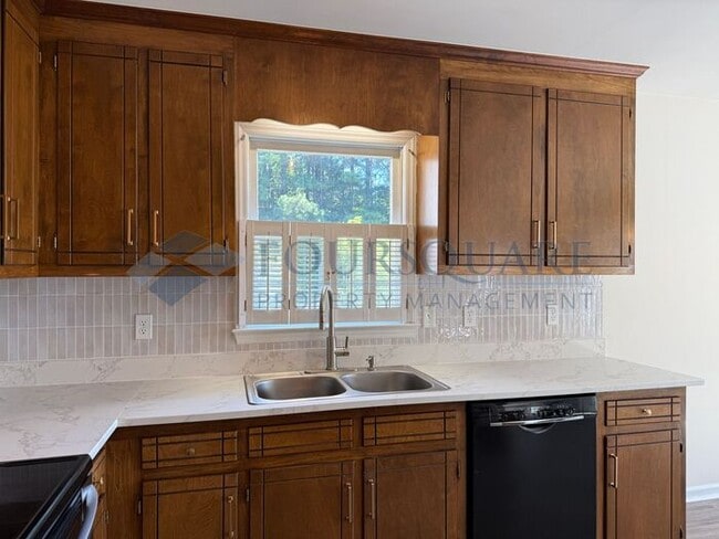 Building Photo - Charming Ranch Home with Large Deck, & Fenced Yard in Raleigh, NC