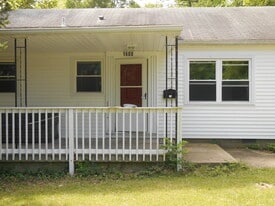 Building Photo - 1608 E University St