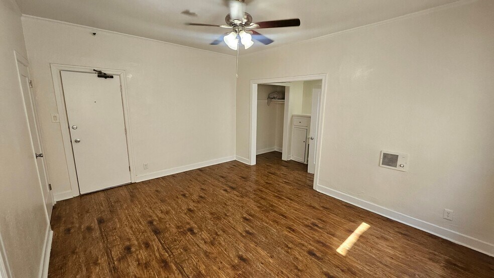 Building Photo - 727 S Coronado St