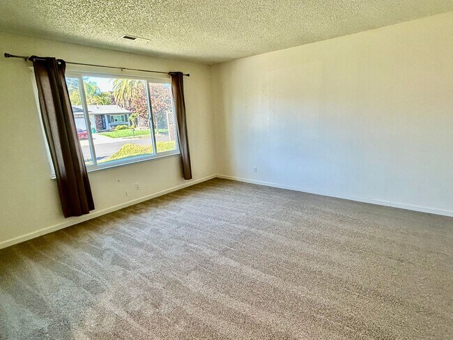 Building Photo - Beautiful Home in Great Neighborhood! Avai...