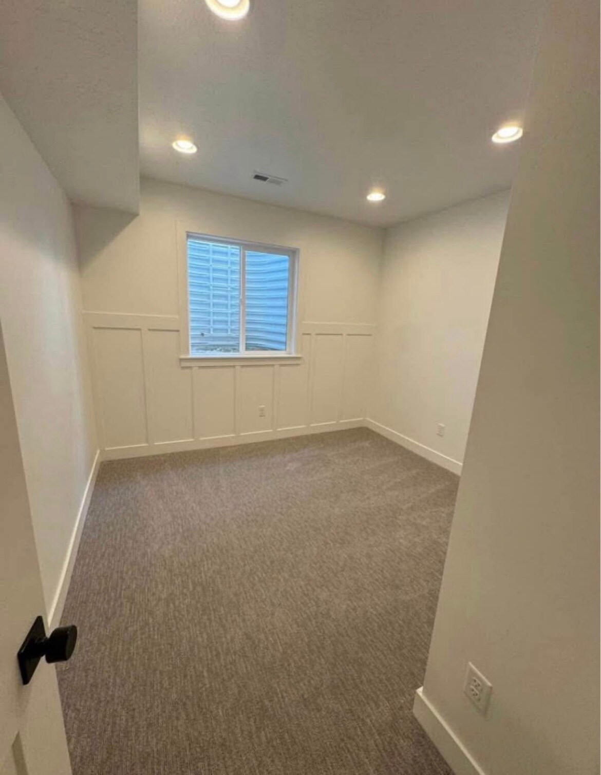 Building Photo - 81 S Keaki Wood