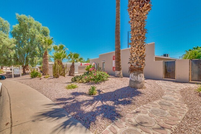 Building Photo - South Scottsdale Studio Casita w/ Private Patio | 4 Weeks Free | Remodeled Quartz & Stainless Kit...