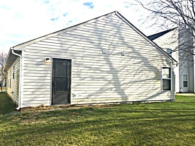 Building Photo - 15401 Ten Point Dr