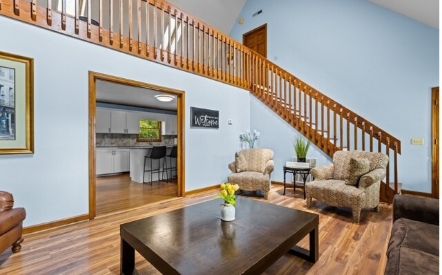 Building Photo - 2104 Las Flores Ln