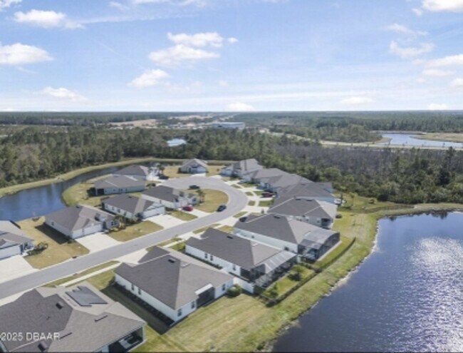 Building Photo - Stunning Waterfront 4 Bed Property in Sunn...