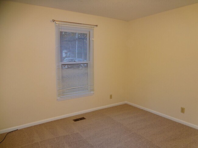 Building Photo - Peaceful Carrboro Living with Private Deck & Wooded Views