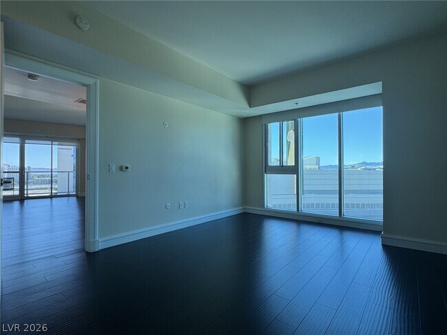 Building Photo - 2700 S Las Vegas Blvd