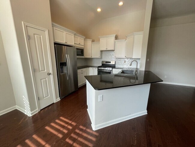 Building Photo - College Crossing beautiful home!