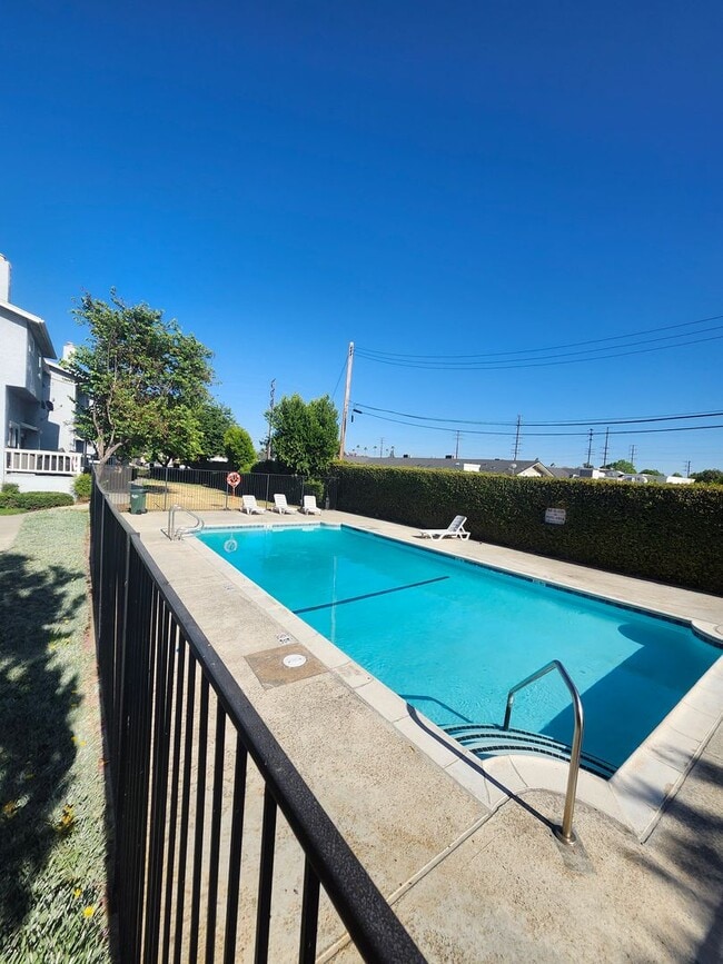 Building Photo - 3-Story Condo in West Covina