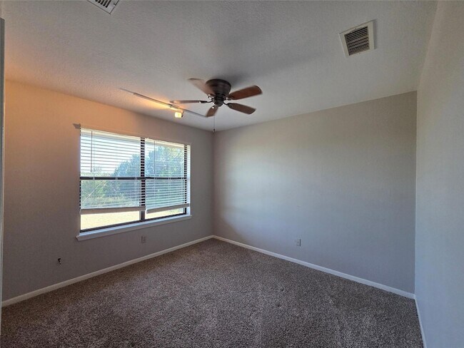 Building Photo - 21600 Long Hill Dr