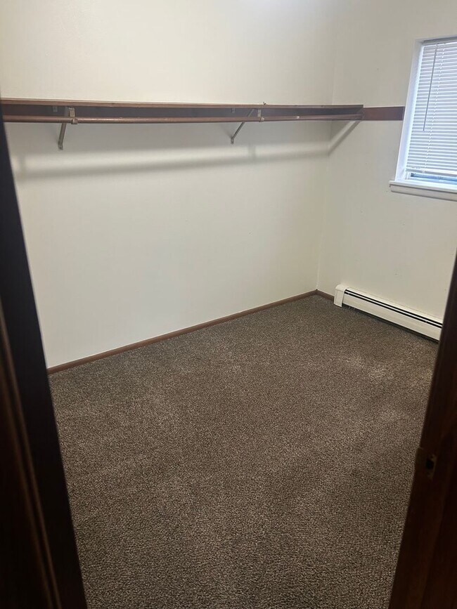 Building Photo - 10621 W Lincoln Ave