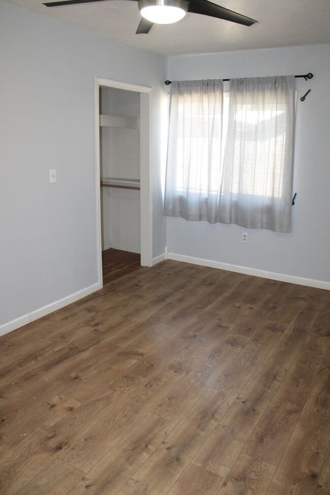Building Photo - 135 Poinsettia Ave
