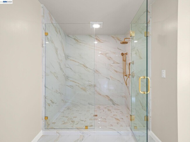 Building Photo - 261 St Paul Dr