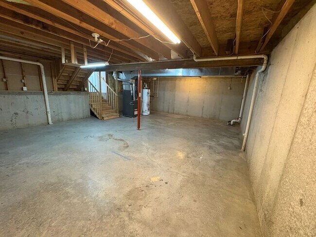 Building Photo - 3-Bedroom Home in a Quiet, Relaxing Neighb...
