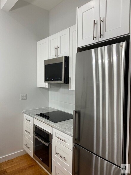 Building Photo - VANDERBILT AVENUE / Renovated 1-Bedroom in...