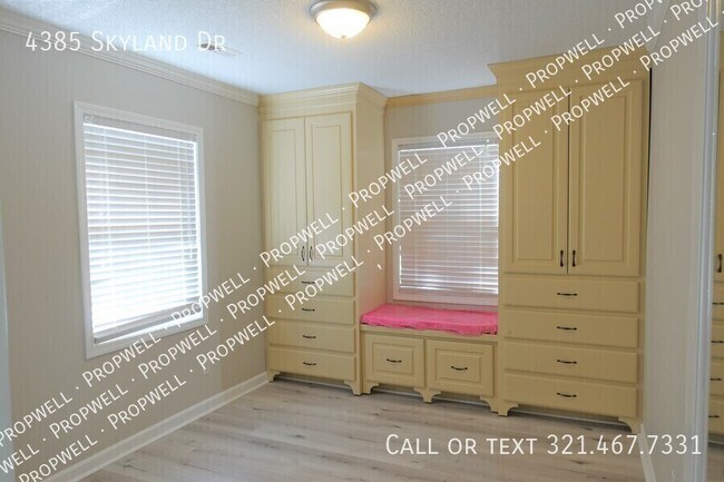 Building Photo - 4385 Skyland Dr