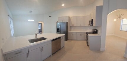 Building Photo - 10780 Cypress Lake Terrace