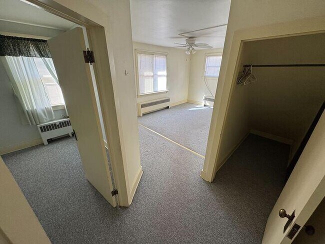 Building Photo - 212 W Pine Ave