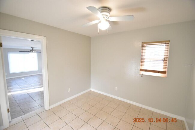 Building Photo - 10011 N 28th St