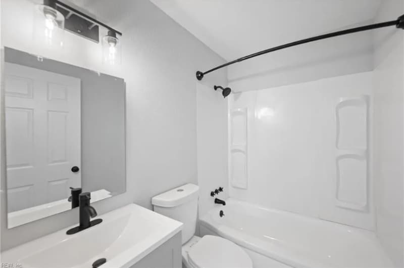 Building Photo - 2810 Roanoke Ave