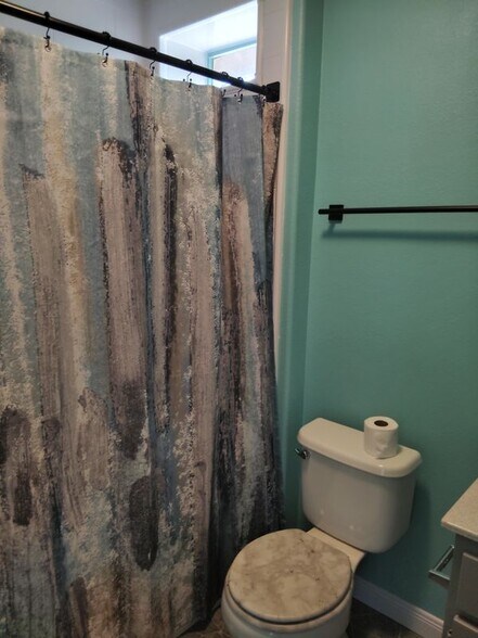 Building Photo - 2727 Hazelnut Ct