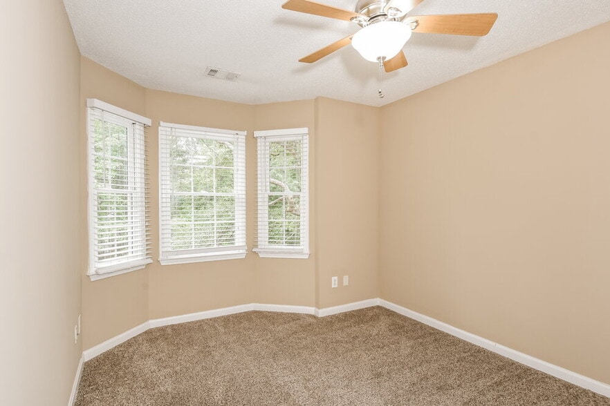 Building Photo - 16 Camden Woods Pl
