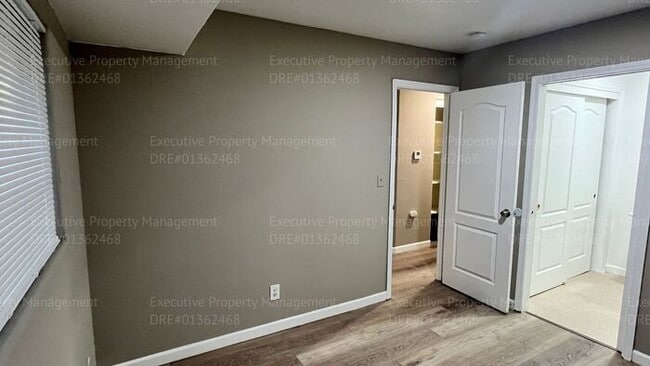 Building Photo - Spacious 3 bedroom, 2.5 bathroom townhome. ASK ABOUT THE MOVE IN SPECIAL (OAC)!