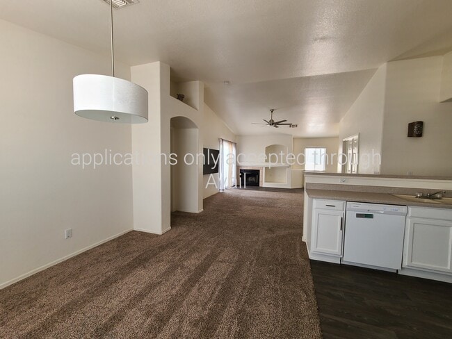 Building Photo - 8680 S Desert Dove Dr