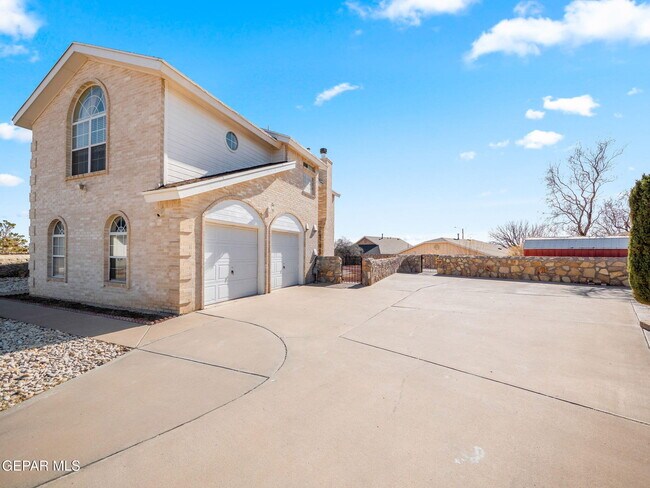 Building Photo - 4572 Loma Linda Cir