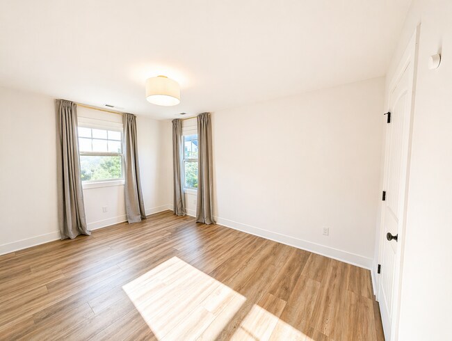 Building Photo - Lovely Weaverville Rental w/ bonus space