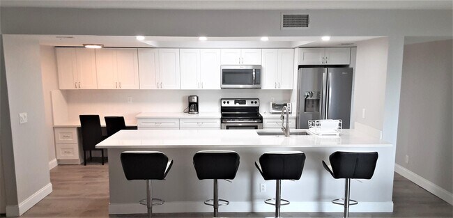 Building Photo - 2255 Lindell Blvd