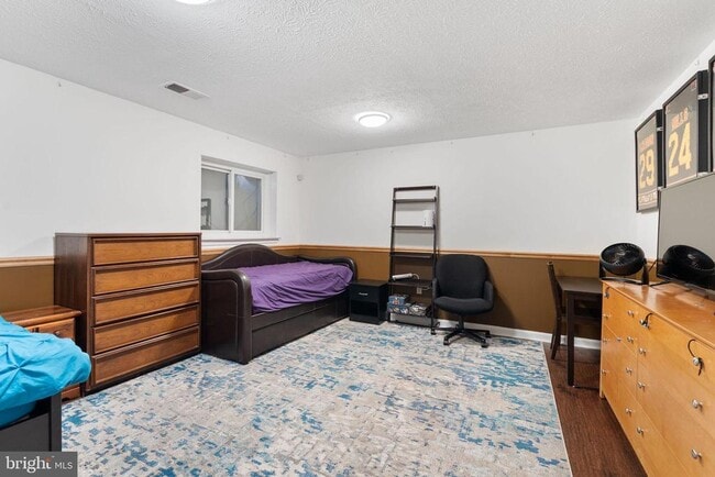 Building Photo - 520 Kingdom Ct