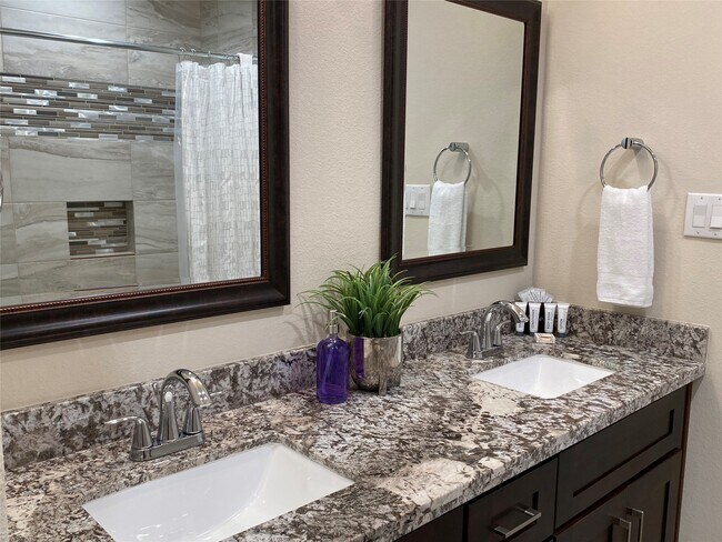 Building Photo - 3144 Southmore Blvd