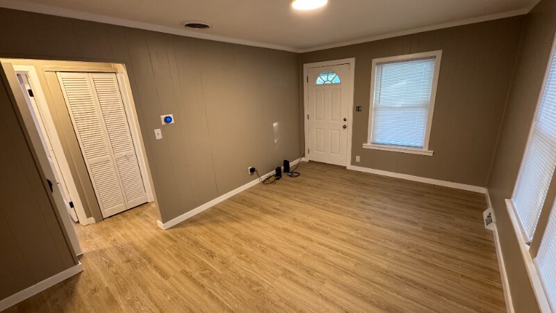 Building Photo - 404 W 5th St