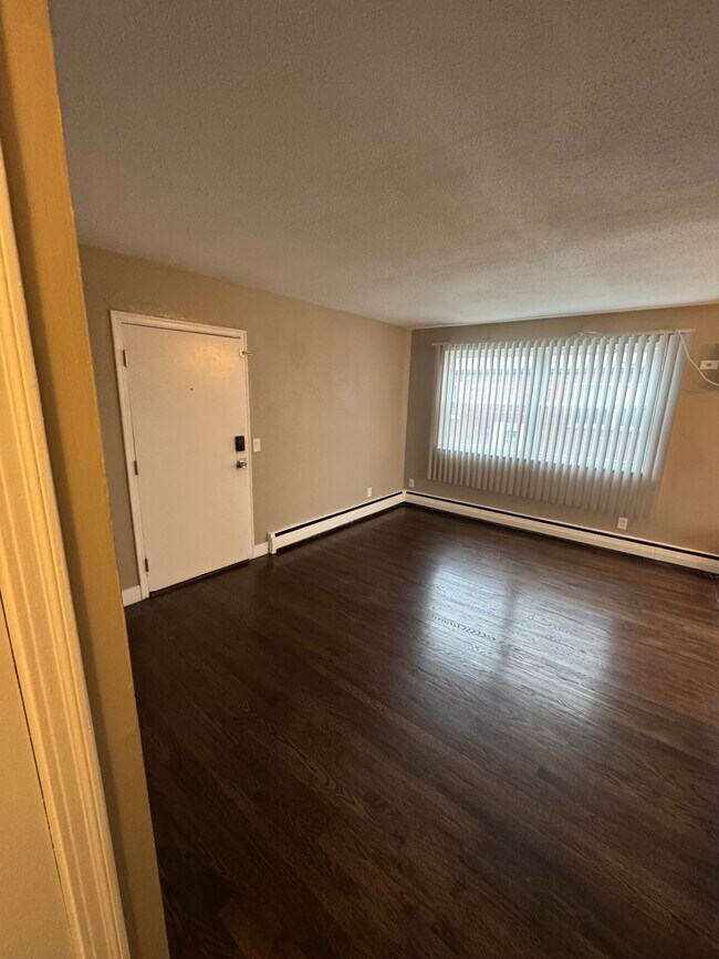 Building Photo - 3341 Parkcrest Ln