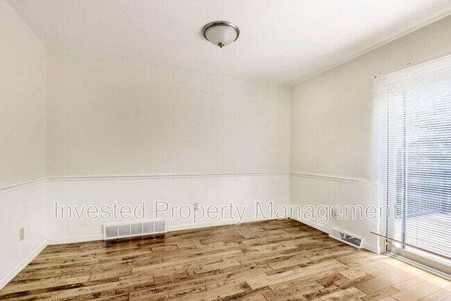 Building Photo - 7956 S Vincennes Way