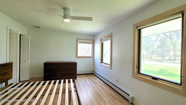 Building Photo - 90 Van Dale Rd